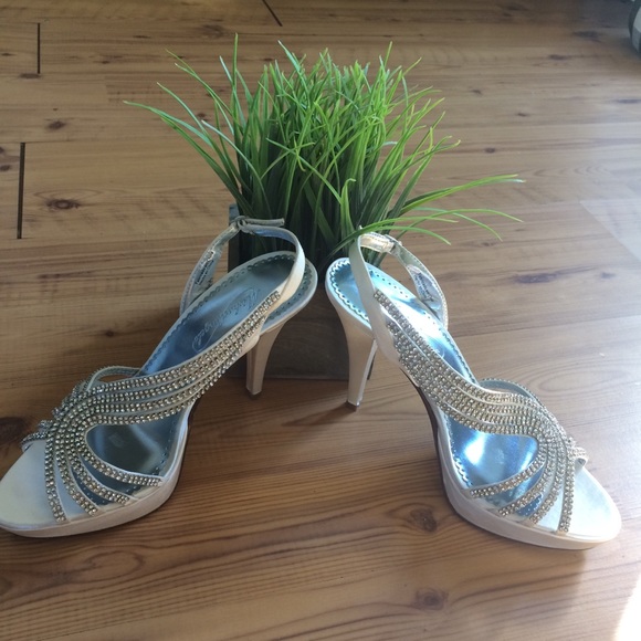 NWT Michaelangelo Donatella Bridal Rhinestone Heels - Picture 5 of 9